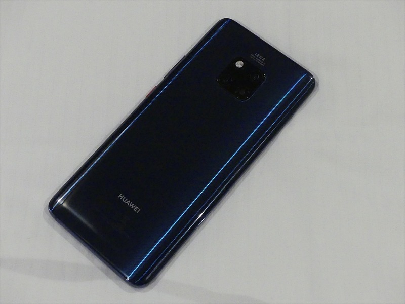 BlackかMidnight Blueのどちらかを選べたので、悩んだのですがMidnight Blueを選択