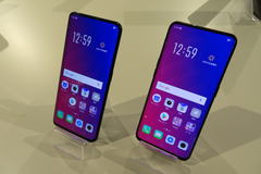 OPPO、カメラが飛び出す「Find X」を11月上旬に発売 - ケータイ Watch