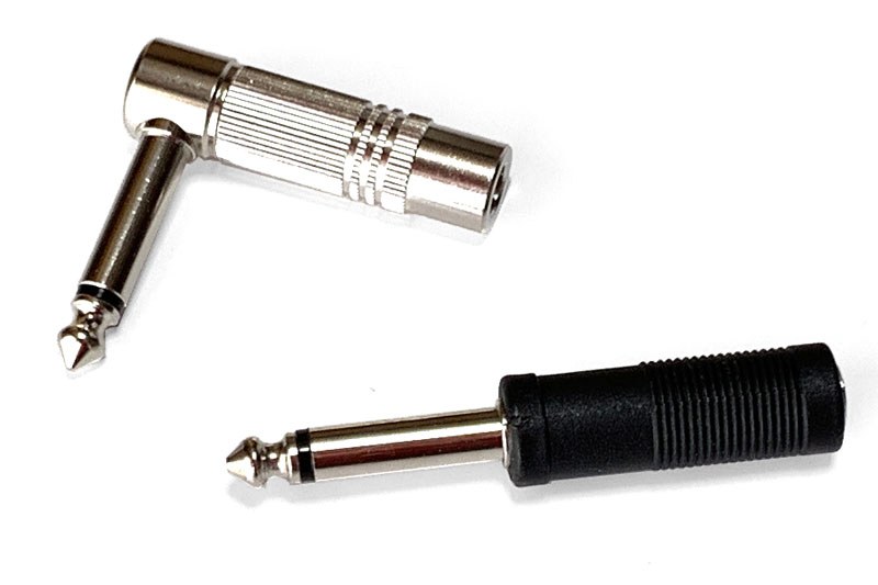 KATANA-AIRとサイレントギター（SLG200N・ほかの機種は未検証）を組み合わせる場合、ギターとトランスミッターの間にモノラル変換プラグを入れればいいようです。しかし、サイレントギターにプラグを装着すると体に当たりがちなので、筆者はモノラルメス・モノラルオスの変換ケーブルをつくって使用しました。