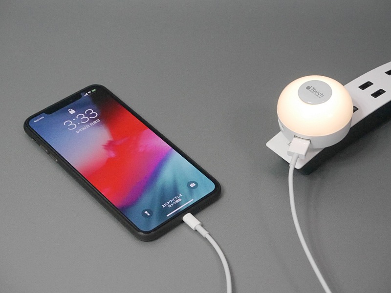 2ポート合計3.4Aまで対応するので、スマホだけでなくタブレットの同時充電も可能