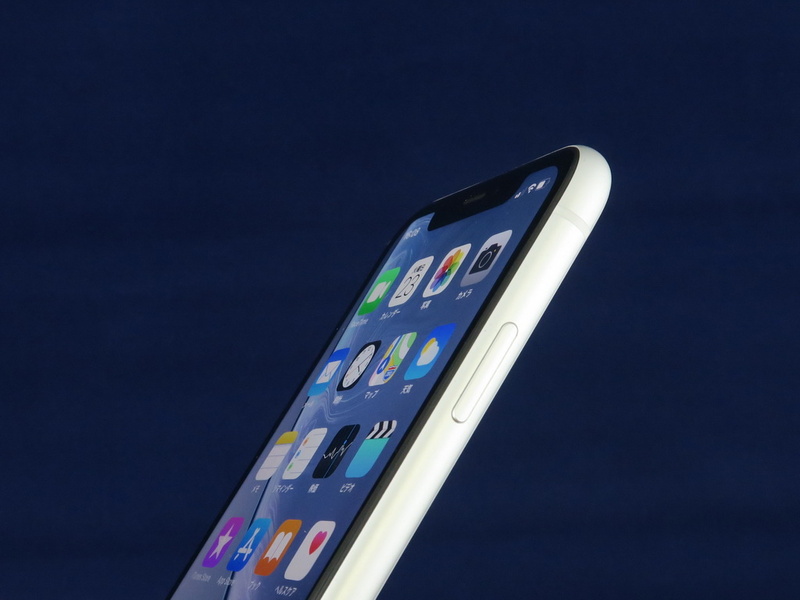 右側面はサイドキー。電源を切るときは、左側面の音量キーといっしょに長押しする