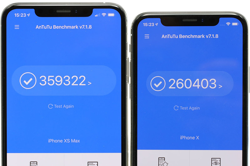 GeekbenchやAnTuTuでベンチマークを取ってみました。それぞれ、左側がiPhone XS Maxで、右側がiPhone Xです。iPhone XS Maxのほうが処理性能が高いものの、「そこそこ順当な処理性能向上」といった印象に。