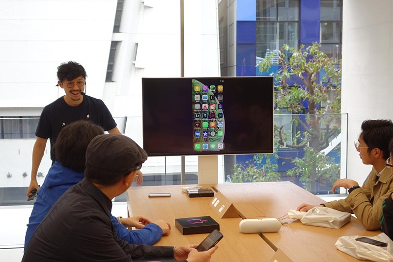 3階ではアップル製品の使い方セッションプログラムが開催される