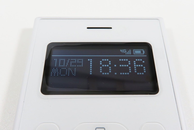 待受画面の時計レイアウトは4種類あり、もちろん普通の時計もある