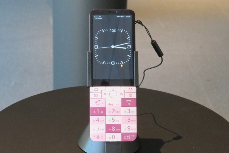 「INFOBAR xv」 CHERRY BERRY