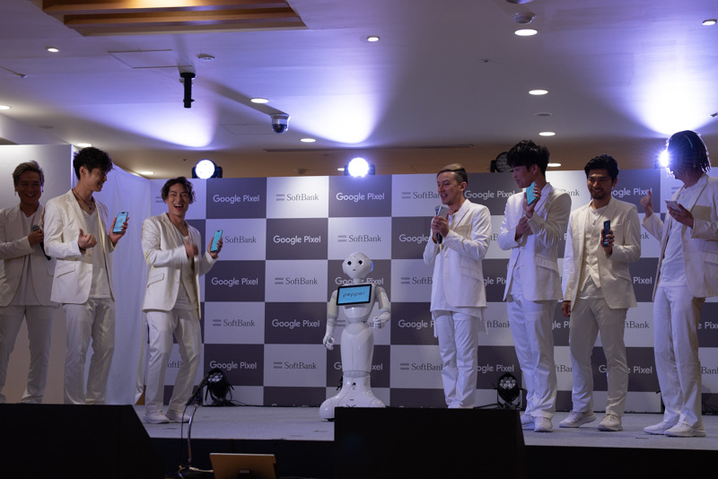 Pepperを交えて「U.S.A.」のダンスを披露