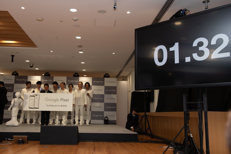 10時の販売開始の瞬間をカウントダウンで迎える