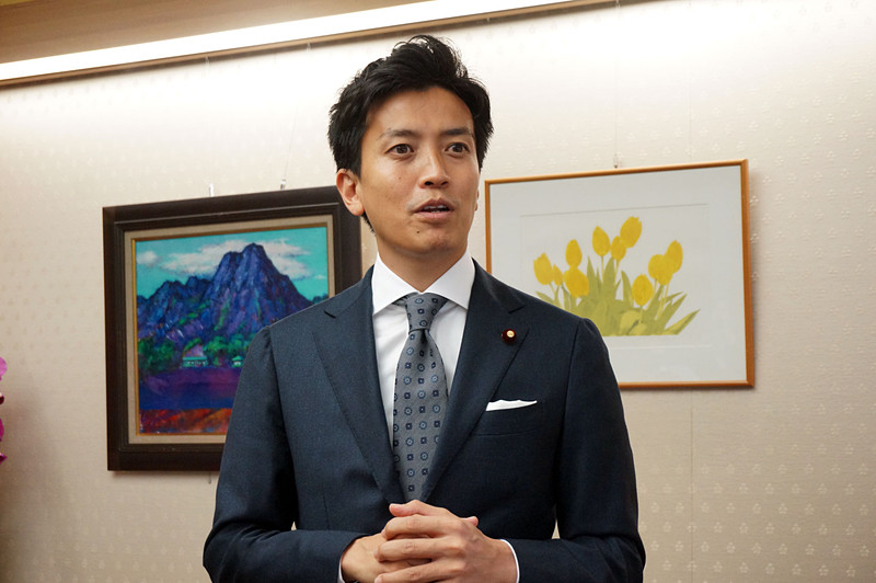 小林議員（2018年10月、政務官在任時に撮影）