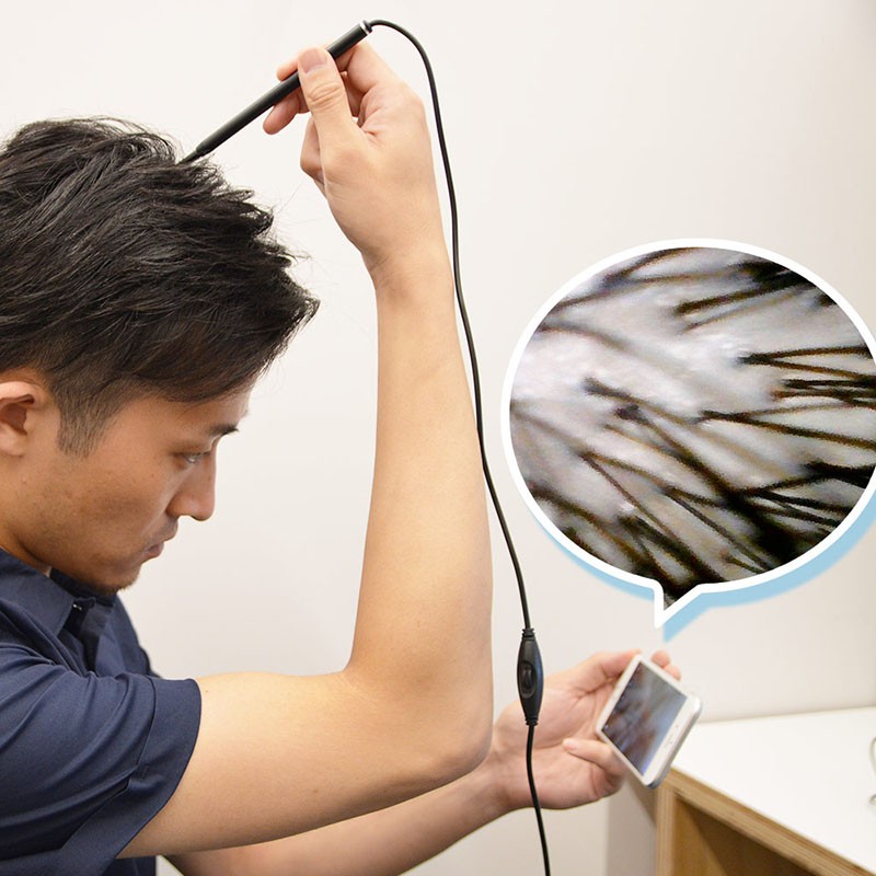 サンコーの「スマホでWiFi耳かきスコープ（WIFEARCM）」。先端にマイクロスコープとLEDライトと耳かき用ピックを備えていて、耳のなかの映像をスマートフォンやPCで確認しながら耳掃除ができます。Androidスマートフォン（使用条件あり）やiPhoneで使用でき、AndroidはMicro USB・USB Type-CおよびWi-Fi接続対応、iPhoneはWi-Fi接続で使います。PC（Windows/Mac）とUSB接続して使用することも可能。サンコーレアモノショップ通販価格は税込3980円。