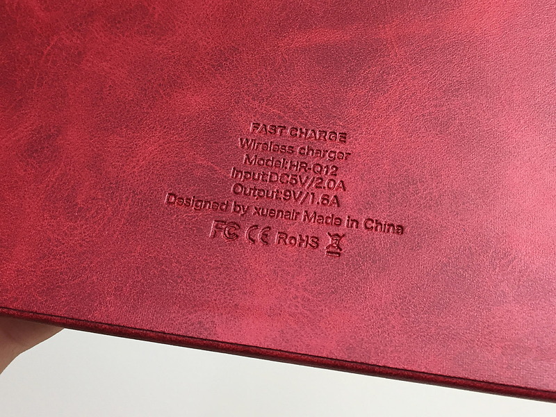 裏面に表記されているスペック。9V、1.6Aとのことだが、15Wでの充電が可能とされているLG V30+ L-01Kでは普通充電になった