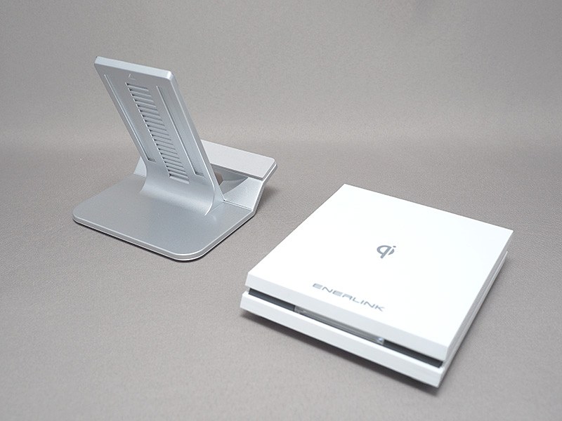 スタンドから引き抜き、平置きでの使用も可能