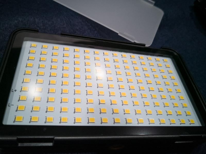 高演色LEDライトを150個搭載