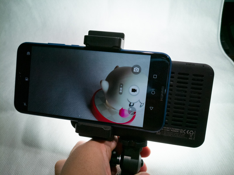 スマホホルダーを装着すればスマホと一体化