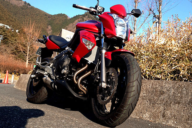 カワサキ「ER-4n」。Runner ST200で走りまくっていて、「やっぱりシッカリとニーグリップしてツーリングしたいな～」と思って買ったオンロードバイクです。