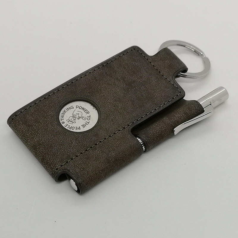 X47ボールペンと同じように使えるが、クリップ付きでもあり15㎜ほどSPYより溢れてしまう。やっぱりX47ボールペンとの相性が抜群だ