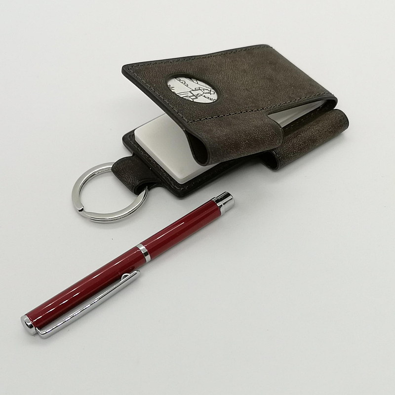 X47ボールペンを引き抜くとSPYが開き筆記体制に入れる