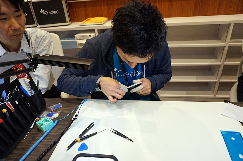 最後まで組み立てた村岡氏