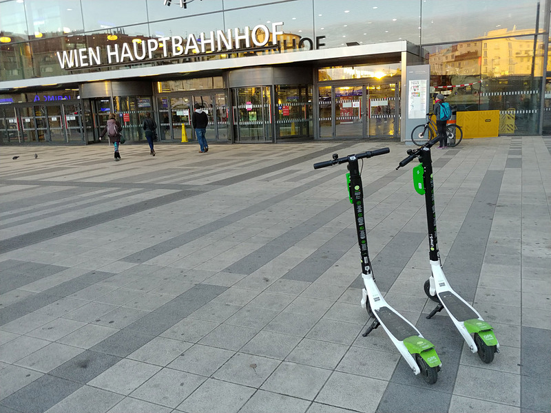 こちらはLimeの電動キックスクーター「Lime-S」