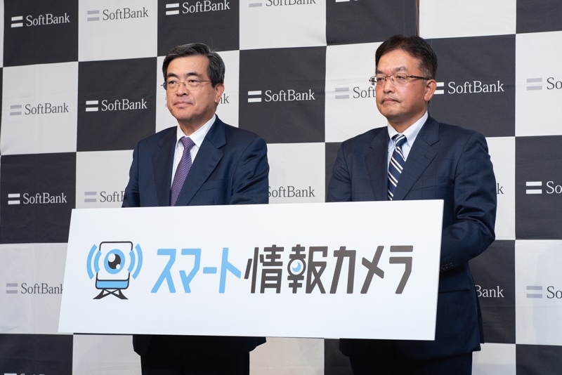 ソフトバンク 代表取締役 副社長執行役員 兼 COOの今井康之氏（左）、ソニービジネスソリューション 代表取締役社長の宮島和雄氏（右）