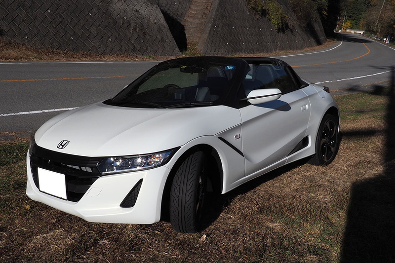 撮影シチュエーション的に失敗してる感があるように見えるものの、S660の走りの良さと外見的良さを考えたらそのネガ要素が一瞬で蒸発するほどイイねS660は！　さすが俺の最高愛車S660！　猛烈に最高だね！　……あきれてますか？