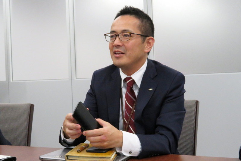 シャープ 通信事業本部 パーソナル通信事業部 事業部長 小林繁氏