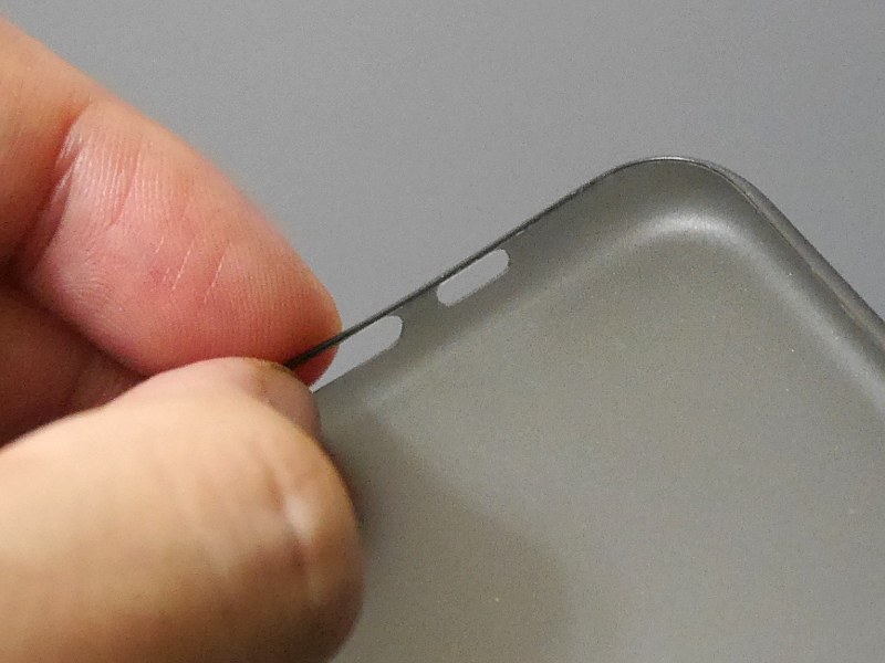 厚みは0.35mmと極めて薄い。その厚みを何かに例えろと言われれば「エビの殻」がもっとも近いように感じられる