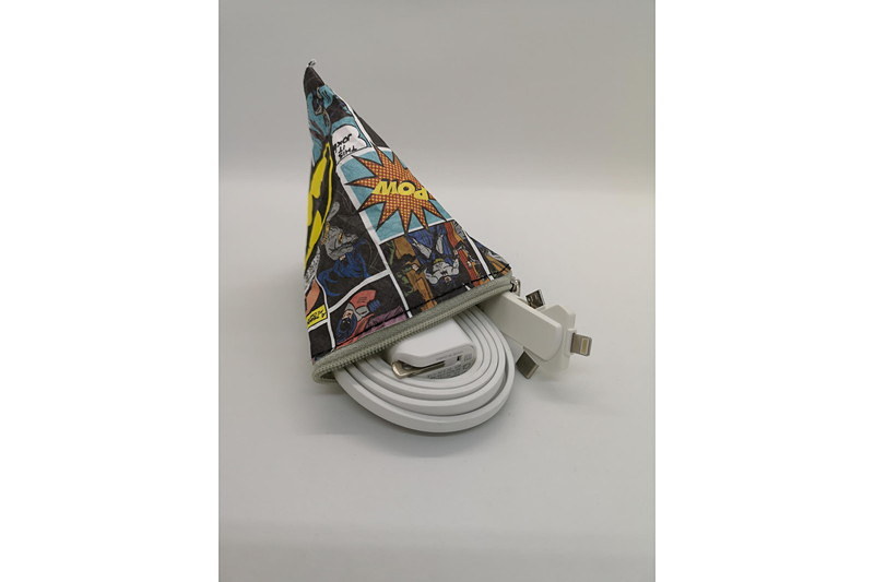 多機能なケーブルやコンパクトなUSB/ACアダプターで持ち歩くアイテムは縮小化可能だ