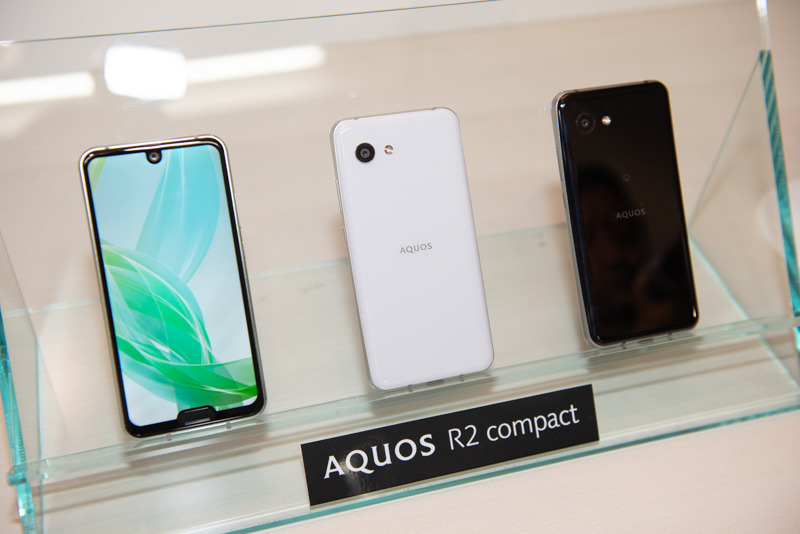 「AQUOS R2 compact」