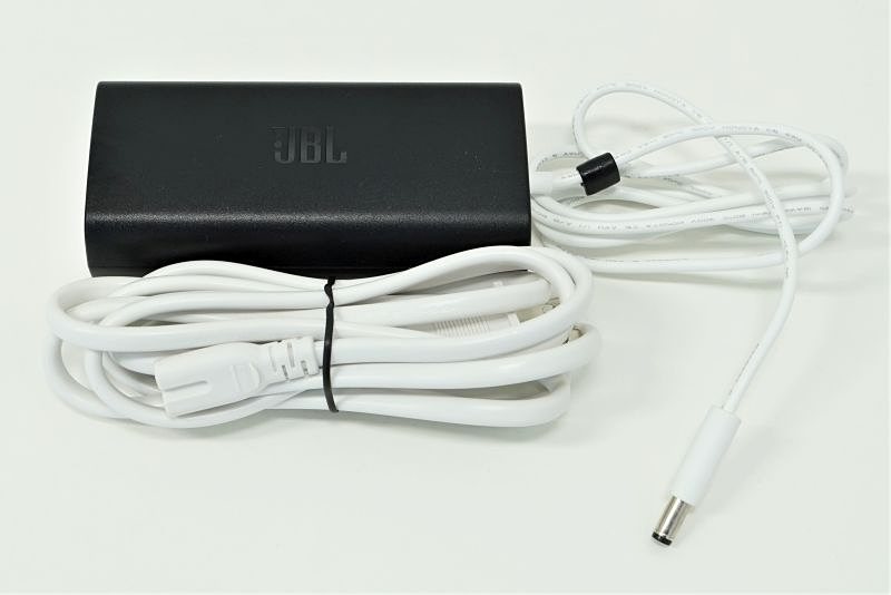 JBL LINK 300の電源アダプターは、でかくてかさばる。この点だけは不満