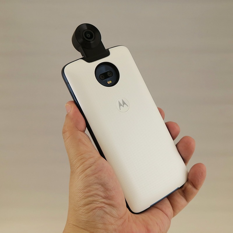 360度のパノラマ撮影ができる「Moto 360カメラ」