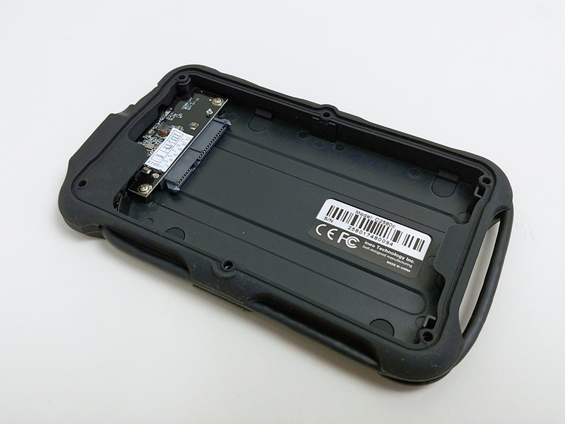 ケースなので中身は当然空である