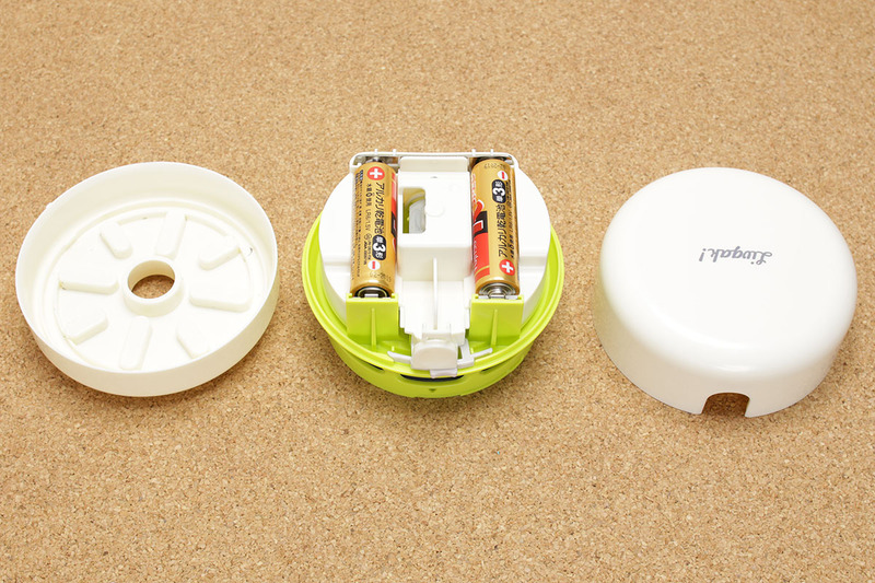 現在愛用中のソニック「リビガク スージー 乾電池式卓上そうじ機」（<a href="http://www.sonic-s.co.jp/product/lv-1845" class="strong bn" target="_blank">公式ページ</a>）。本連載バックナンバー「<a href="https://k-tai.watch.impress.co.jp/docs/column/korekori/1045482.html#contents-section-4" class="strong bn" target="_blank">シャープペンシル熱、再び！　そして消しカスに悩んだり……</a>」でも紹介しました。単3形電池×2本で使える小型クリーナーで、机上やノート上の消しカスを吸引するのにピッタリ。消しカスの上を軽く撫でるように使えば、消しカスをだいたい完全に吸引できます。メーカー税別価格は1500円。