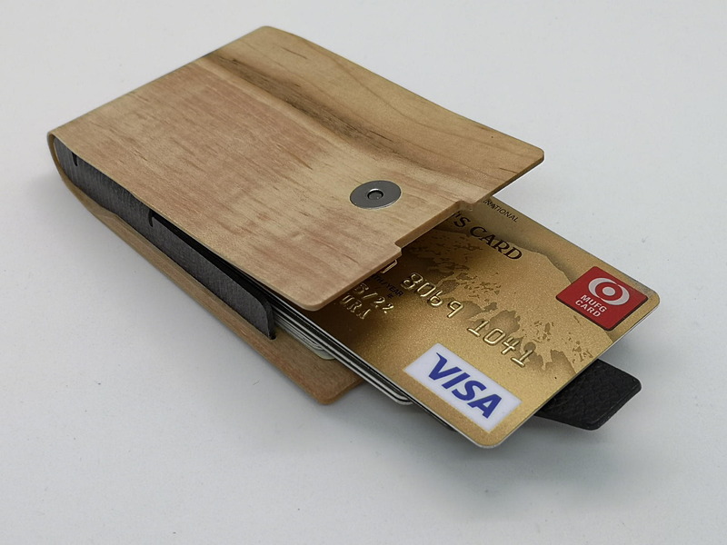 クレジットカードホルダーとしても使用できる