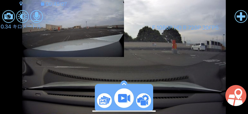 DRY Remote TypeCアプリを使ってDRY-TW9100dからのライブ映像を見ている様子。フロントカメラの映像の左上にリアカメラの映像が乗るカタチで表示されます（録画されるファイルは個別）。縦画面でも横画面でも使えます。走行速度はテキストでもグラフィックでも表示可能。