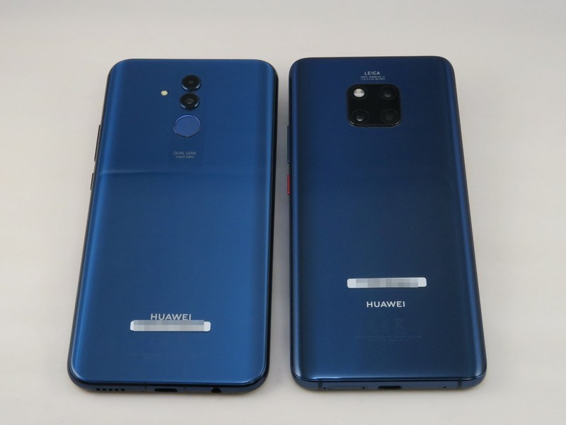 「HUAWEI Mate 20 lite」（左）と「HUAWEI Mate 20 Pro（海外版）」（右）の背面の比較。HUAWEI Mate 20 liteの方がボディ幅がやや広いことがわかる