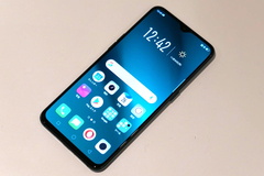 OPPO、「R17 Pro」「AX7」を発表 - ケータイ Watch