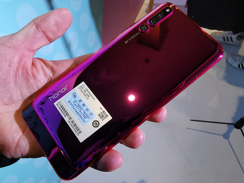 Magic 2本体のロゴは古いまま