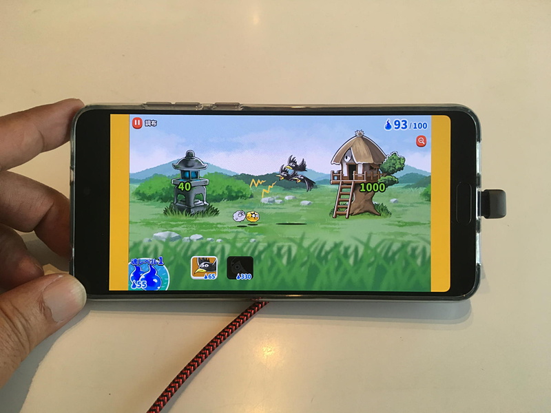 U字型ケーブルだと、手のひらにあたる出っ張り部分が極小化されて扱いやすい