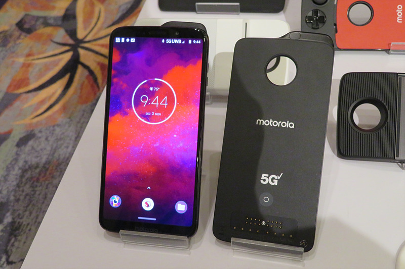 モトローラは5G対応のmoto modsでデモ