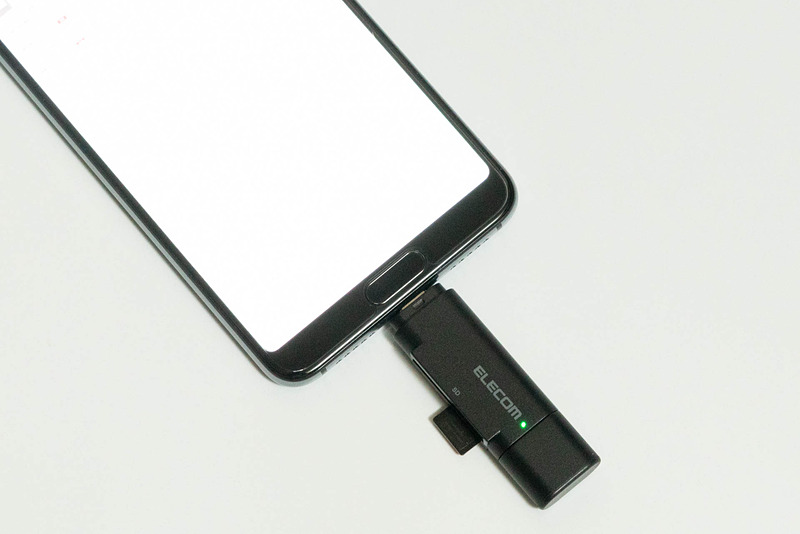 USB Type-Cに対応したことで、接続端子がコンパクトになったおかげか、従来のUSB端子で接続するカードリーダーよりもコンパクトになっているのも嬉しいポイントだ