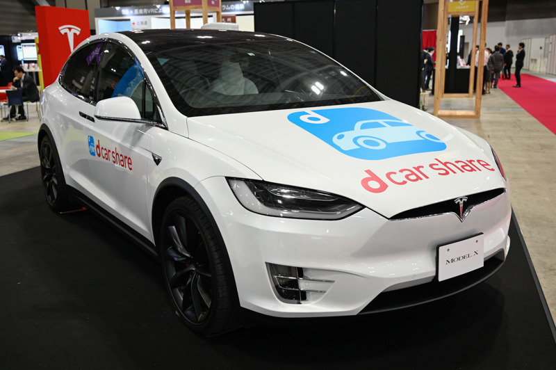 5日に発表された「dカーシェア」のテスラ無料試乗もアピールされていた