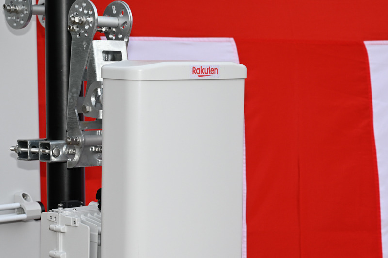 楽天モバイルネットワークが設置する基地局のアンテナ（ノキア製）