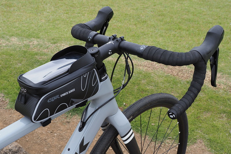 自転車にスマートフォンを装着するためのホルダー各種をレビューしました。