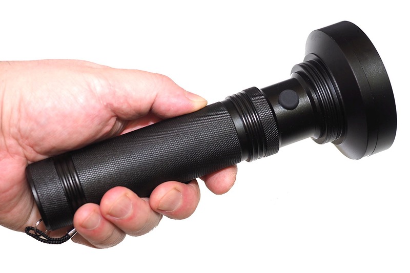 2018年9月12日掲載の「<a href="https://k-tai.watch.impress.co.jp/docs/column/korekori/1142568.html" class="strong bn" target="_blank">ブラックライトで遊ぼう！</a>」。LEDタイプの登場で、値段が下がり明るさが向上しているブラックライト（UVライト）。ブラックライトを使うと、蛍光物質を含んだものが光ったり、いろいろな汚れを浮かび上がって見えたりして、おもしろいゾ！　みんなもブラックライトしよう！　的な記事。