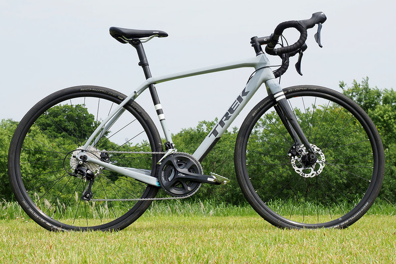 2018年6月13日掲載の「<a href="https://k-tai.watch.impress.co.jp/docs/column/korekori/1127192.html" class="strong bn" target="_blank">グラベルロード！　それはイイ！</a>」。ロードバイクに近い走行性能がありつつ、グラベル（砂利道などの非舗装路面）も走破できるタイプの自転車、グラベルロードバイクの話です。トレックの「Checkpoint SL 5」というグラベルロードバイクを紹介しています。