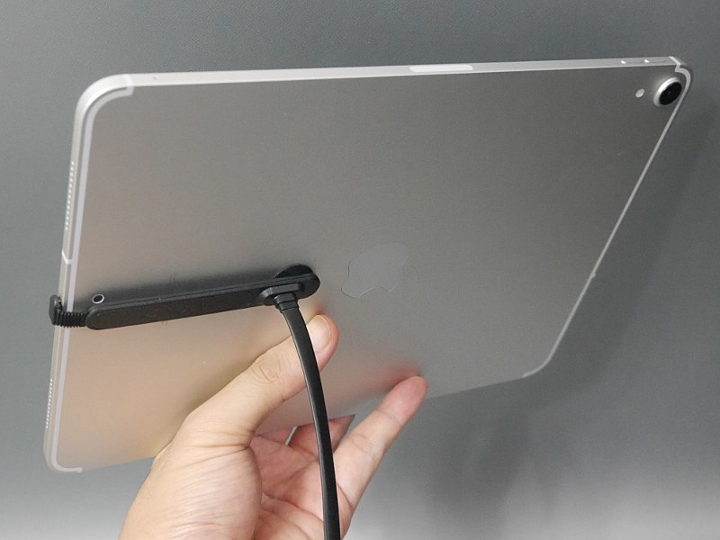 こちらはiPad Proに装着したところ。端から吸盤までの距離が調整できれば、さらに使いやすくなりそうだ