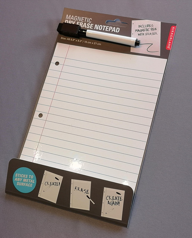 MAGNETIC DRY ERASE NOTEPADは金属面にならどこにでも貼りつくリーガルパッドイメージの大きなマグネット型付箋紙だ	