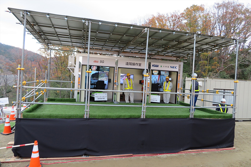 トレーラーハウスに乗せられた遠隔操作室