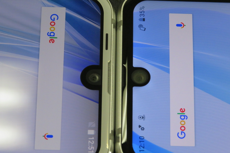 先代モデルとノッチの比較。AQUOS R compact（左）とAQUOS R2 compact（右）