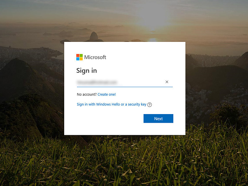 英語にすると「Sign in with Windows Hello or a secutiry key」が現れ、ここをクリックすればセキュリティキーによるログイン画面へ